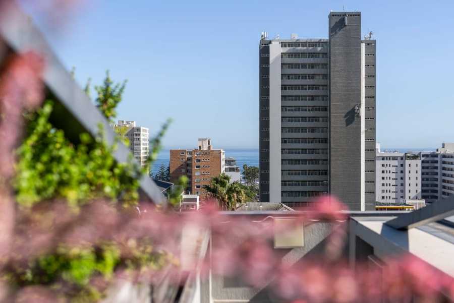 To Let 2 Bedroom Property for Rent in Sea Point Western Cape